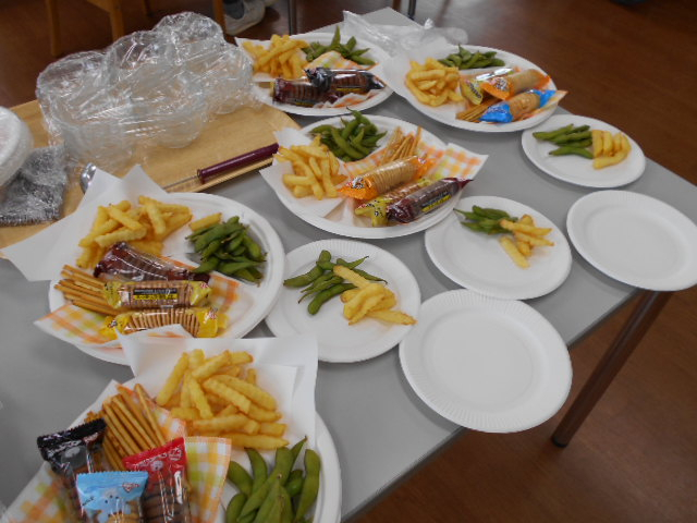 あずみ苑スタッフぶろぐ レオパレス21の介護施設 流山市の あずみ苑駒木台 でオードブルパーティを行いました